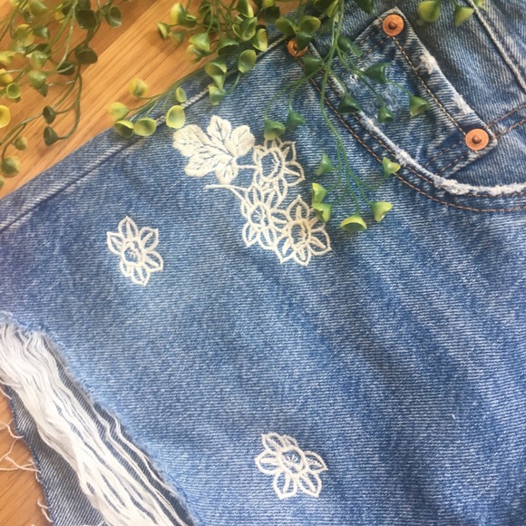 NWT Levi’s 501 shorts 💙 - Picture 4 of 5